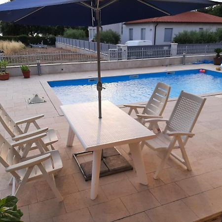 Nice, Cosy Studio Apartment With Shared Outdoor Pool バニョレ エクステリア 写真