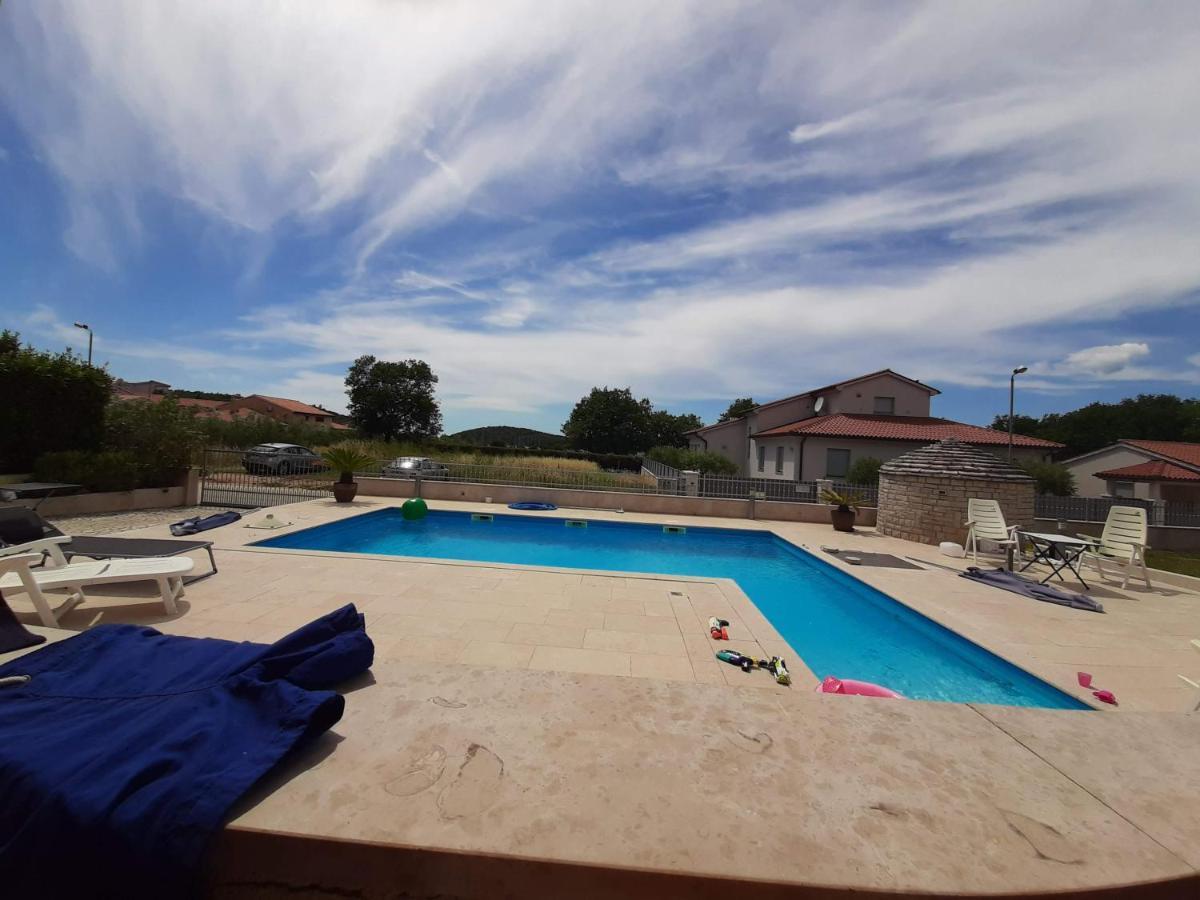 Nice, Cosy Studio Apartment With Shared Outdoor Pool バニョレ エクステリア 写真