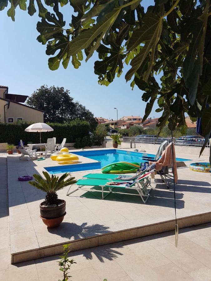 Nice, Cosy Studio Apartment With Shared Outdoor Pool バニョレ エクステリア 写真