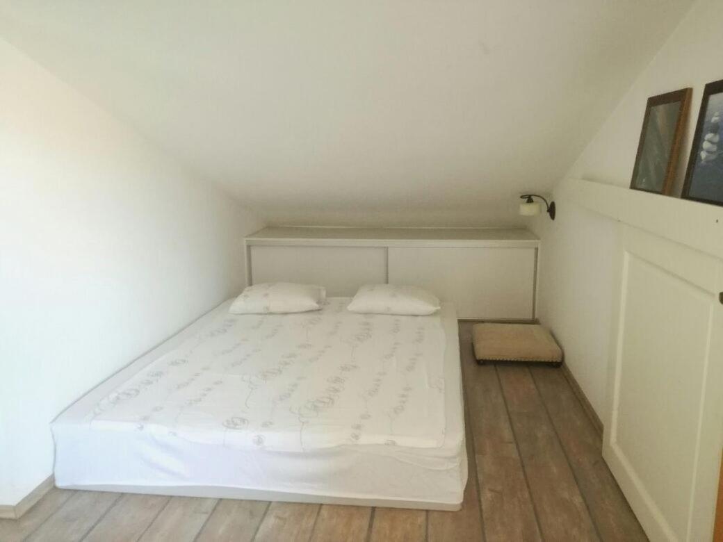 Nice, Cosy Studio Apartment With Shared Outdoor Pool バニョレ エクステリア 写真