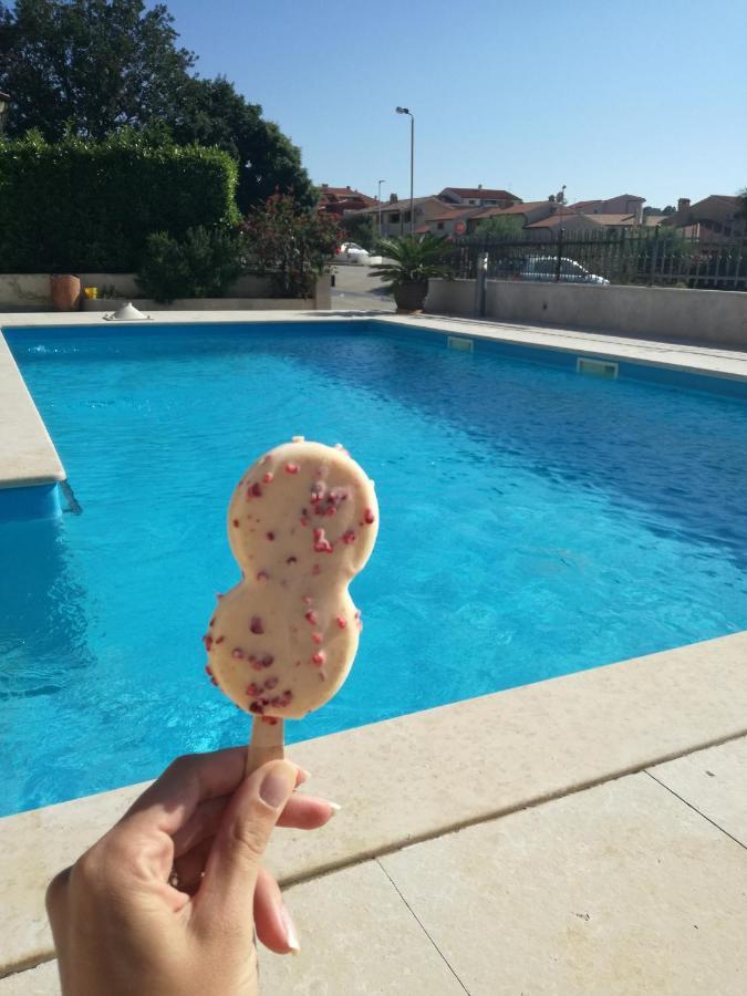 Nice, Cosy Studio Apartment With Shared Outdoor Pool バニョレ エクステリア 写真