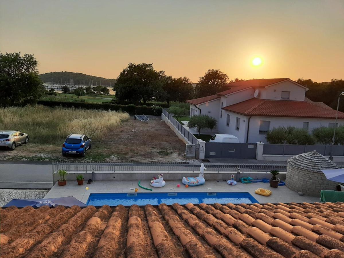 Nice, Cosy Studio Apartment With Shared Outdoor Pool バニョレ エクステリア 写真