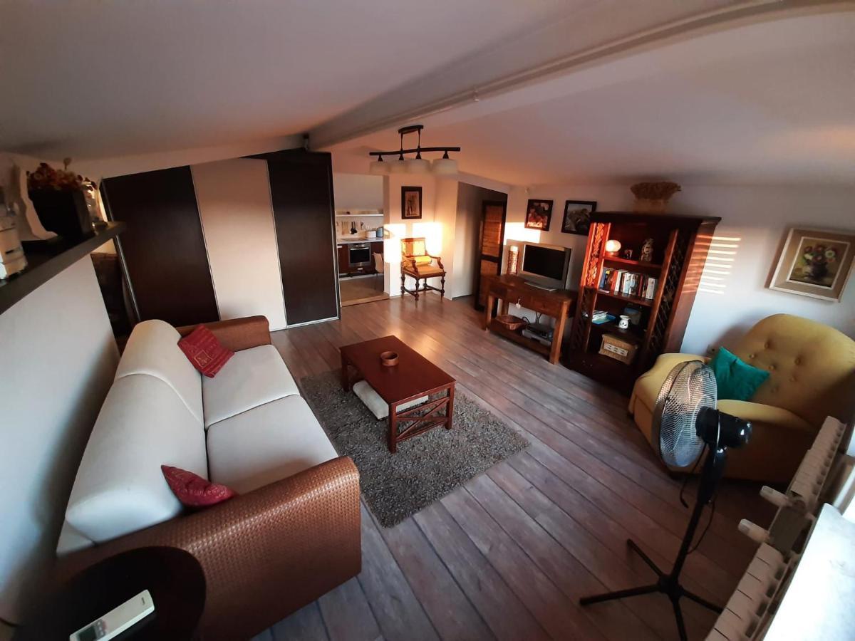 Nice, Cosy Studio Apartment With Shared Outdoor Pool バニョレ エクステリア 写真